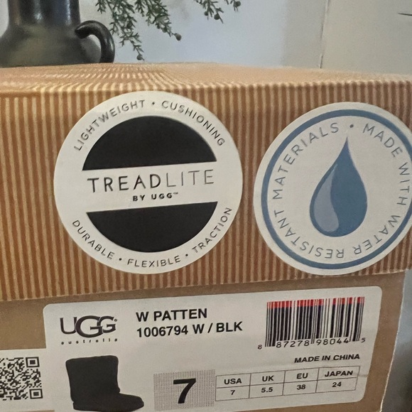 UGG Women’s Patten Boots - Picture 8 of 8